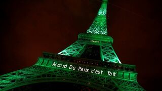 La torre Eiffel, durante la cumbre de París de 2015