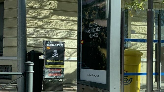 Carteles de la campaña de Vividores en Madrid