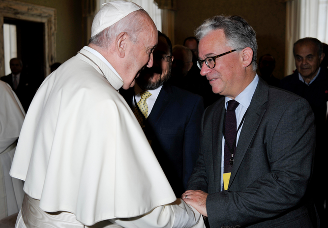 El Papa saluda a Austen