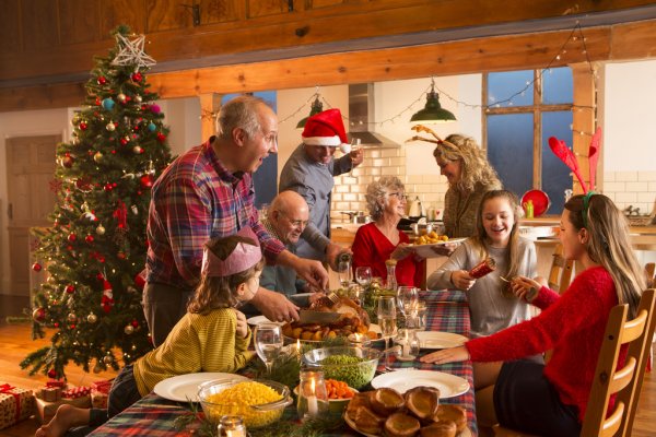 depositphotos_117316528-stock-photo-family-christmas-dinner