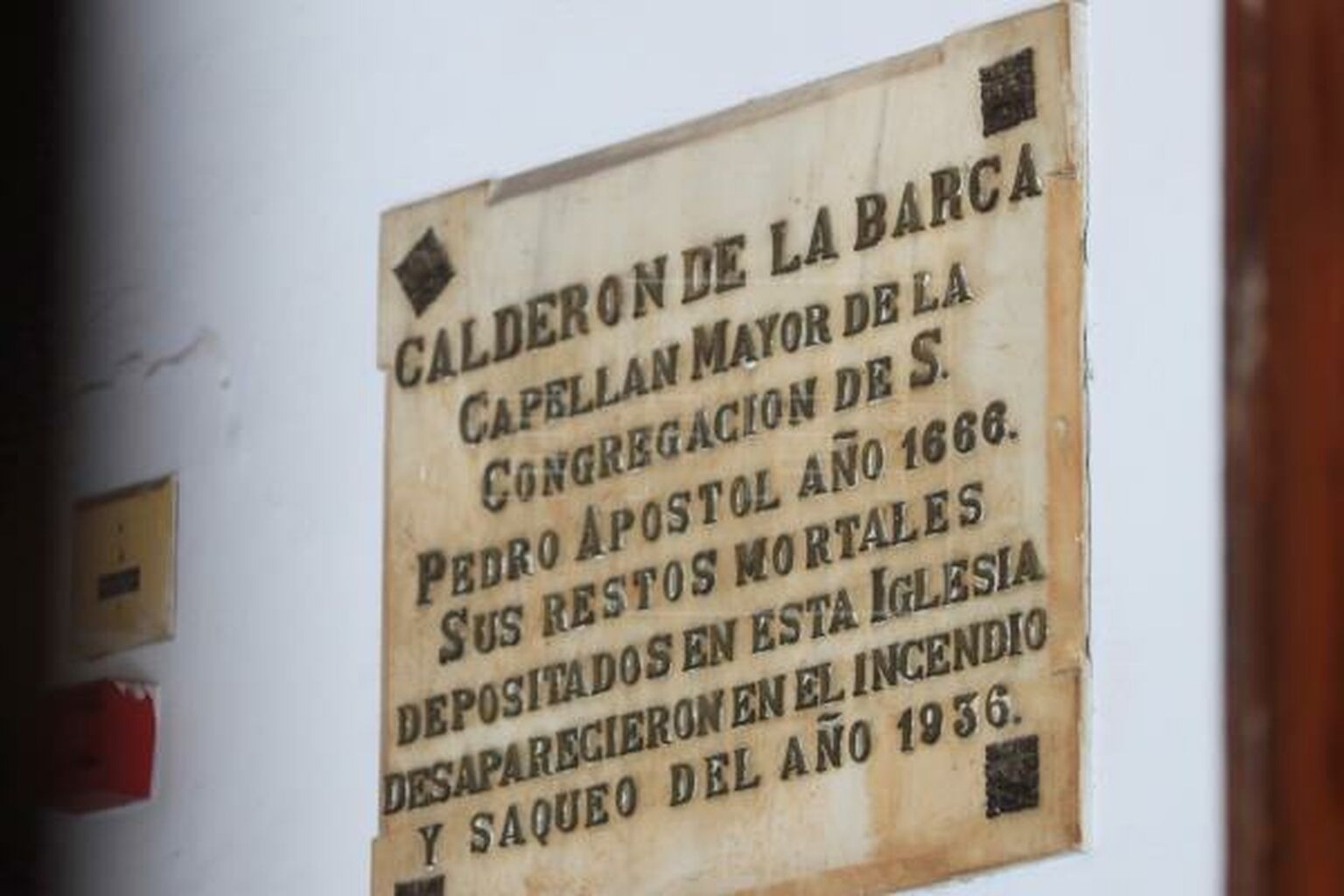 Investigan la iglesia de Madrid donde acaba el rastro de los restos  mortales de Calderón de la Barca