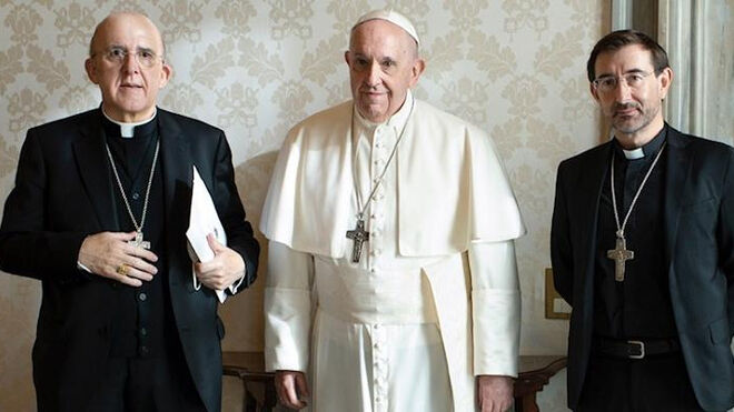 El Papa, junto al cardenal Osoro y a José Cobo