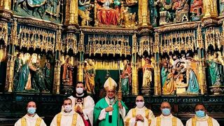 Sanz, durante una ordenación sacerdotal en Oviedo