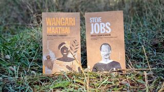 Los discursos de Maathai y Jobs, publicados por Akiara.