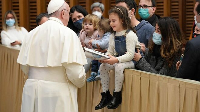 "Este es el gran significado de la Navidad: Dios se hace hombre para que podamos ser hijos de Dios"