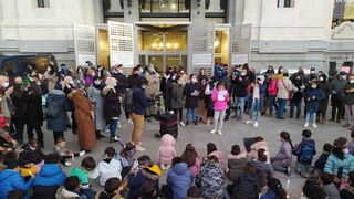 Menores de La Cañada protestan ante el Ayuntamiento de Madrid