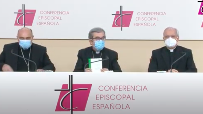 Los obispos admiten las incineraciones, pero recomiendan "insistentemente" que los difuntos "sean sepultados en los cementerios"