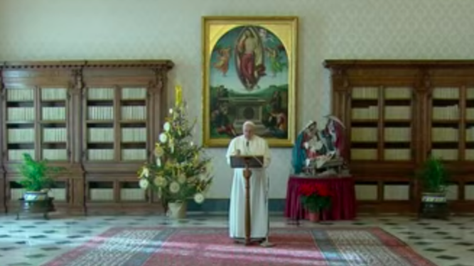 La soledad del Papa en el Angelus