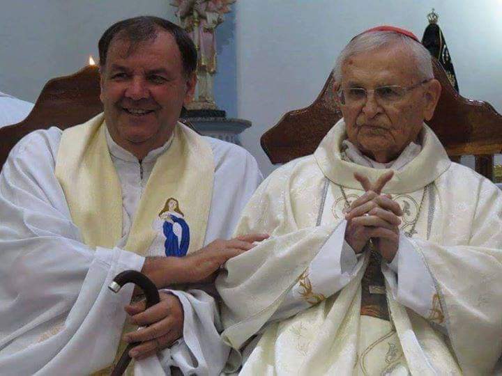 Padre Ticão con el cardenal Paulo Evaristo Arns