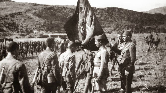 Legionarios jurando bandera