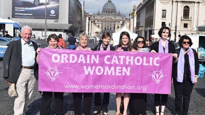 Colectivo de ordenación de mujeres en la Iglesia