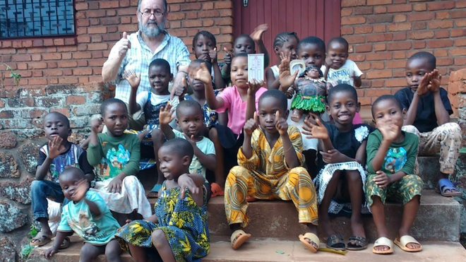 El obispo de Bangassou y sus huérfanos