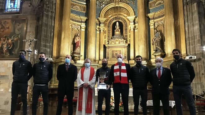 El Athletic ofrece su Supercopa a la Amatxu de Begoña