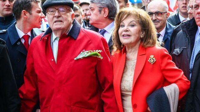Jean-Marie Le Pen se casa por la iglesia a los 92 años