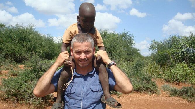 Con un niño samburu