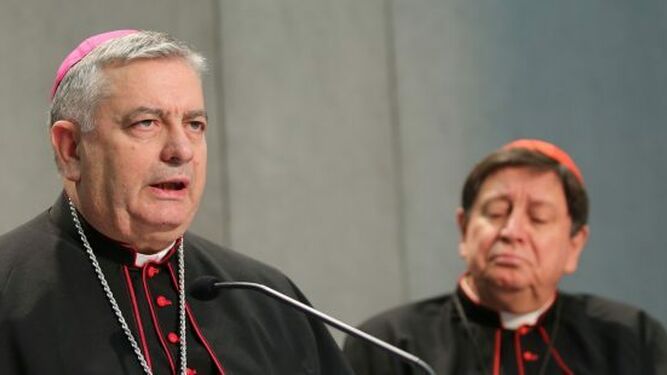 El Cardenal Prefecto, João Braz de Aviz, y el Secretario, Monseñor José Rodríguez Carballo