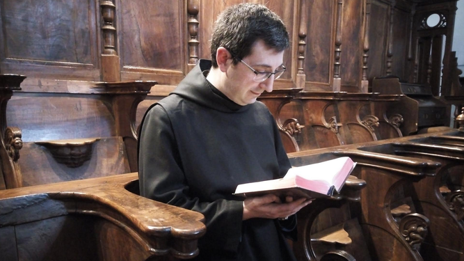 FRay Ángel, en el coro