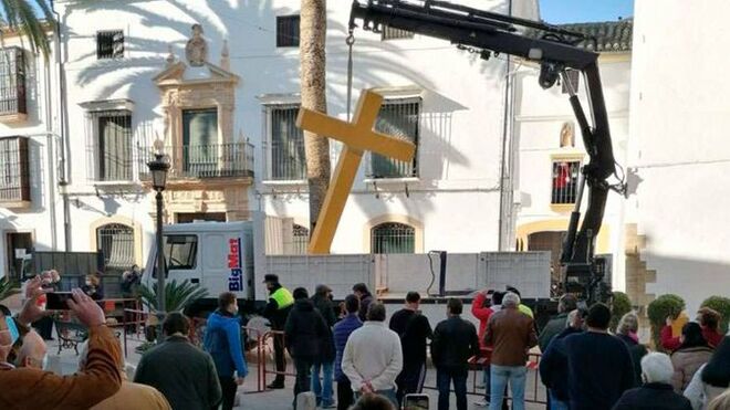 La cruz de Aguilar, durante su retirada