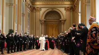 Francisco, recibido por el Cuerpo Diplomático