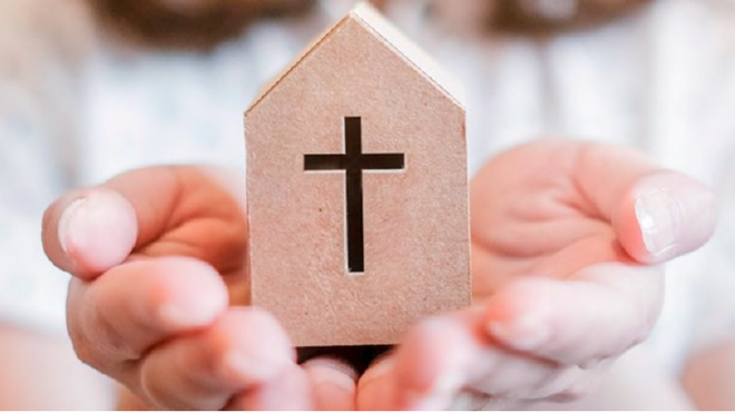 Mujer en la Iglesia