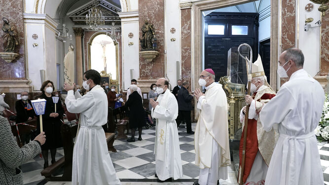Procesión de las antorchas en la basílica