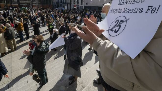 Concentración de fieles en Valladolid