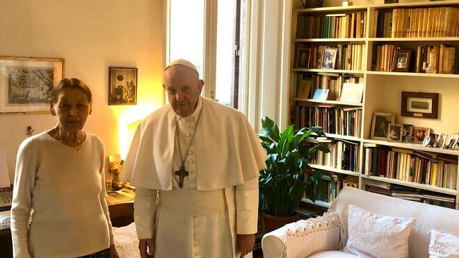 El Papa visita a Edith Bruck, superviviente de Auschwitz, ojos del horror y la esperanza