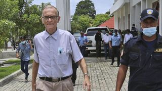 Richard Daschbach (izquierda)