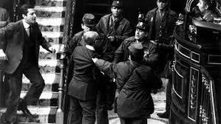 Suárez y Gutiérrez Mellado, enfrentándose a los golpistas