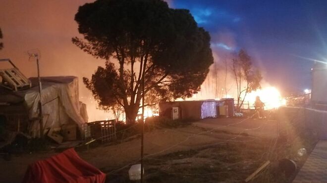Incendio en el asentamiento de temporeros de Palos de la Frontera