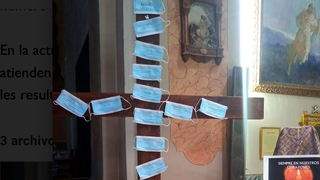 La cruz de las mascarillas