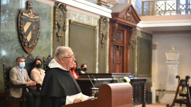 Manuel Uña en la ceremonia por el aniversario 293 de la Universidad de La Habana