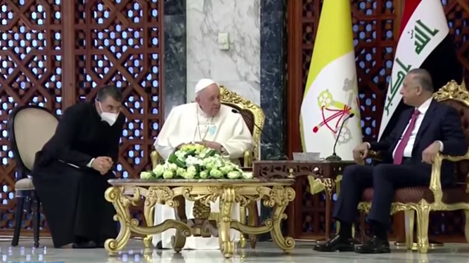 Francisco conversa con el primer ministro iraquí