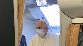Francisco ya vuela hacia Irak, el viaje más significativo (y peligroso) de su pontificado