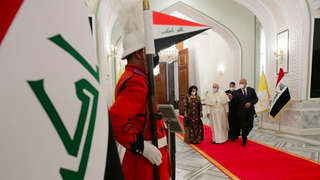 Francisco, junto al presidente de Irak y su esposa, en el palacio presidencial de Bagdad