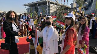 Un 'niño Papa' espera a Francisco en Erbil