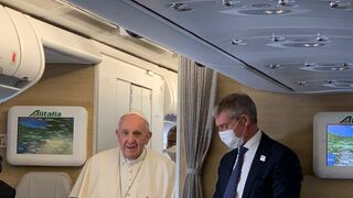 Francisco, durante su encuentro con los periodistas en el vuelo de regreso