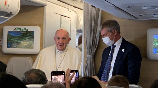 Francisco, durante su encuentro con los periodistas en el vuelo de regreso