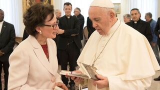 Francisco conversa con Nuria Calduch