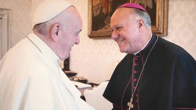 Mons. Mauro Aparecido dos Santos con el Papa Francisco