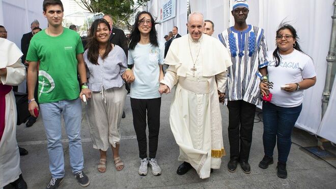 Francisco con los jóvenes