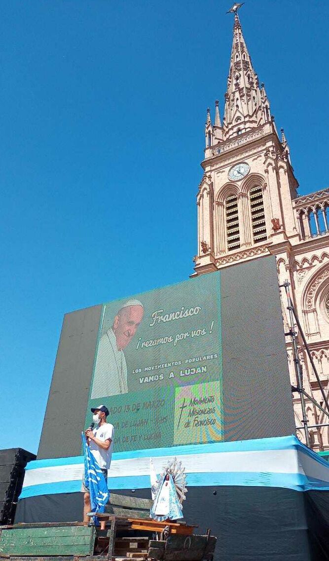 Un joven en lujan