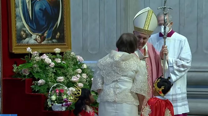 Papa y misa por Filipinas