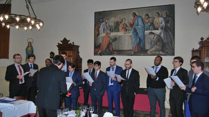 El coro del seminario celebrando la Navidad en 2020.