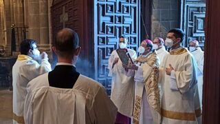 El nuncio abre la Puerta Santa