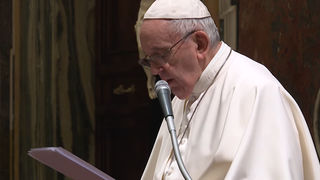 Francisco habla a los miembros de FIDESCO