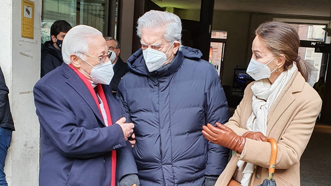 El Padre Ángel, con Vargas Llosa e Isabel Preysler