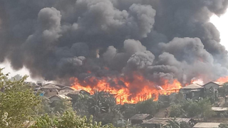 Incendio en el campo de los rohinyás
