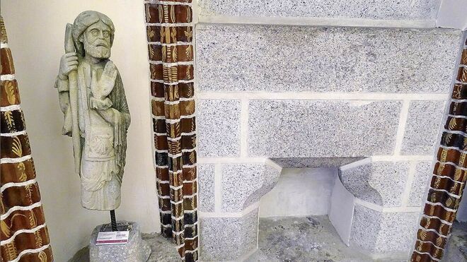 Santiago Peregrino en piedra, la pieza del mes del Palacio de Gaudí de Astorga
