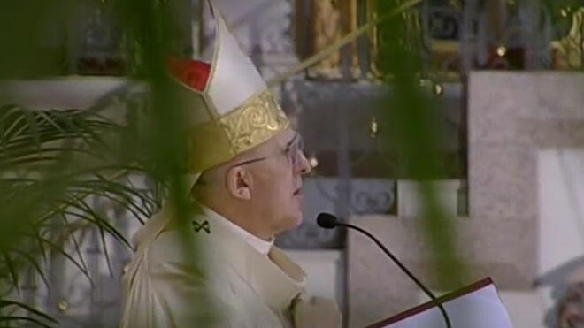 Osoro, en Jueves Santo: "Jesús está arrodillado ante ti, y te lava"